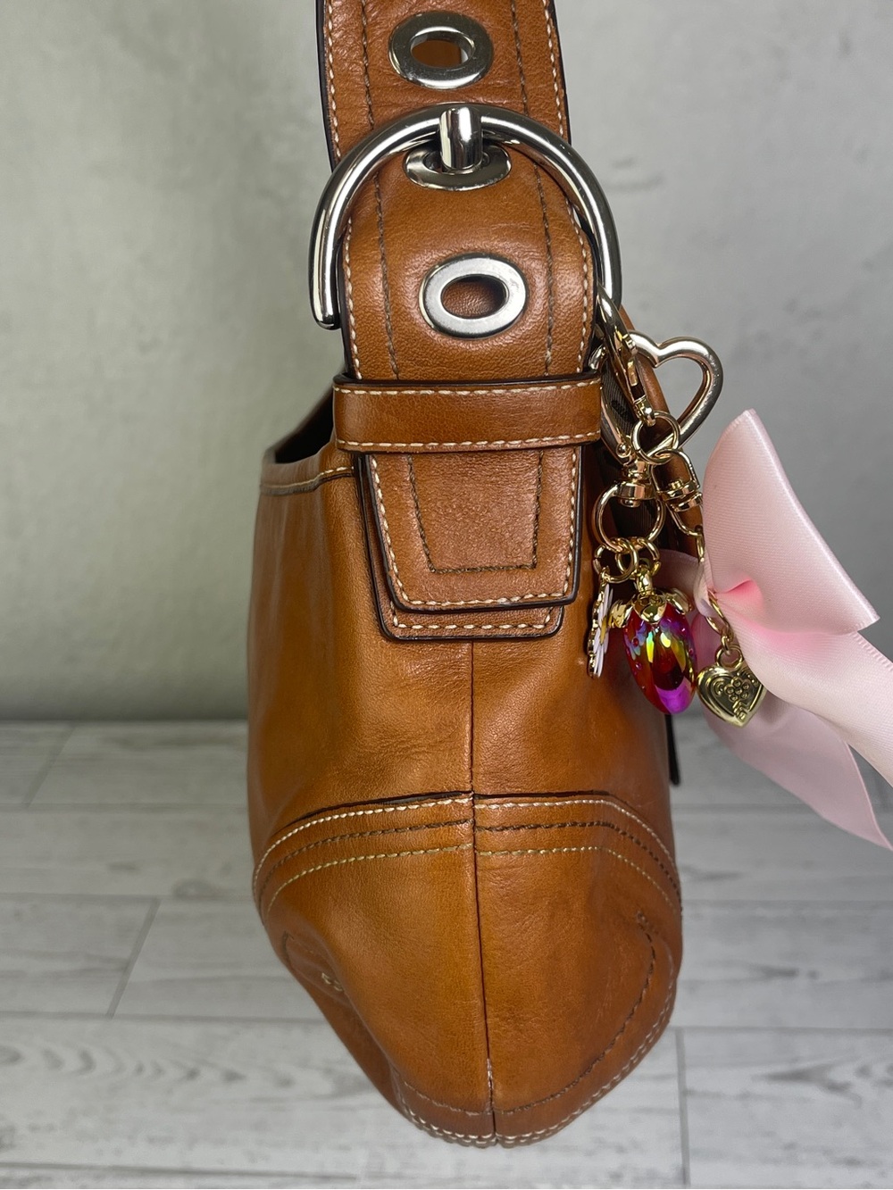 VINTAGE Coach Soho Flap Shoulder Bag British Tan Leather F10192 - Picture 3 of 13
